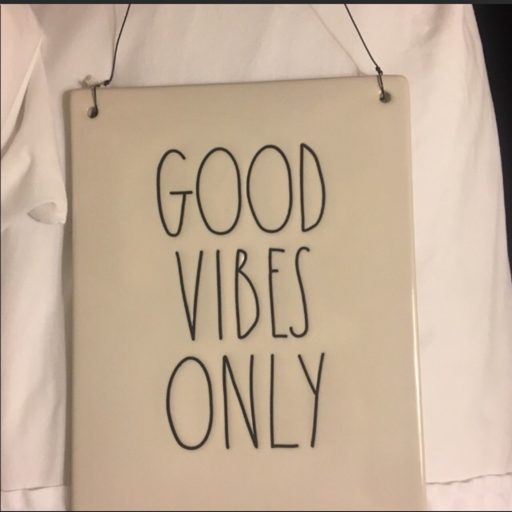 ‼️SOLD‼️NEW Rae Dunn good vibes only sign